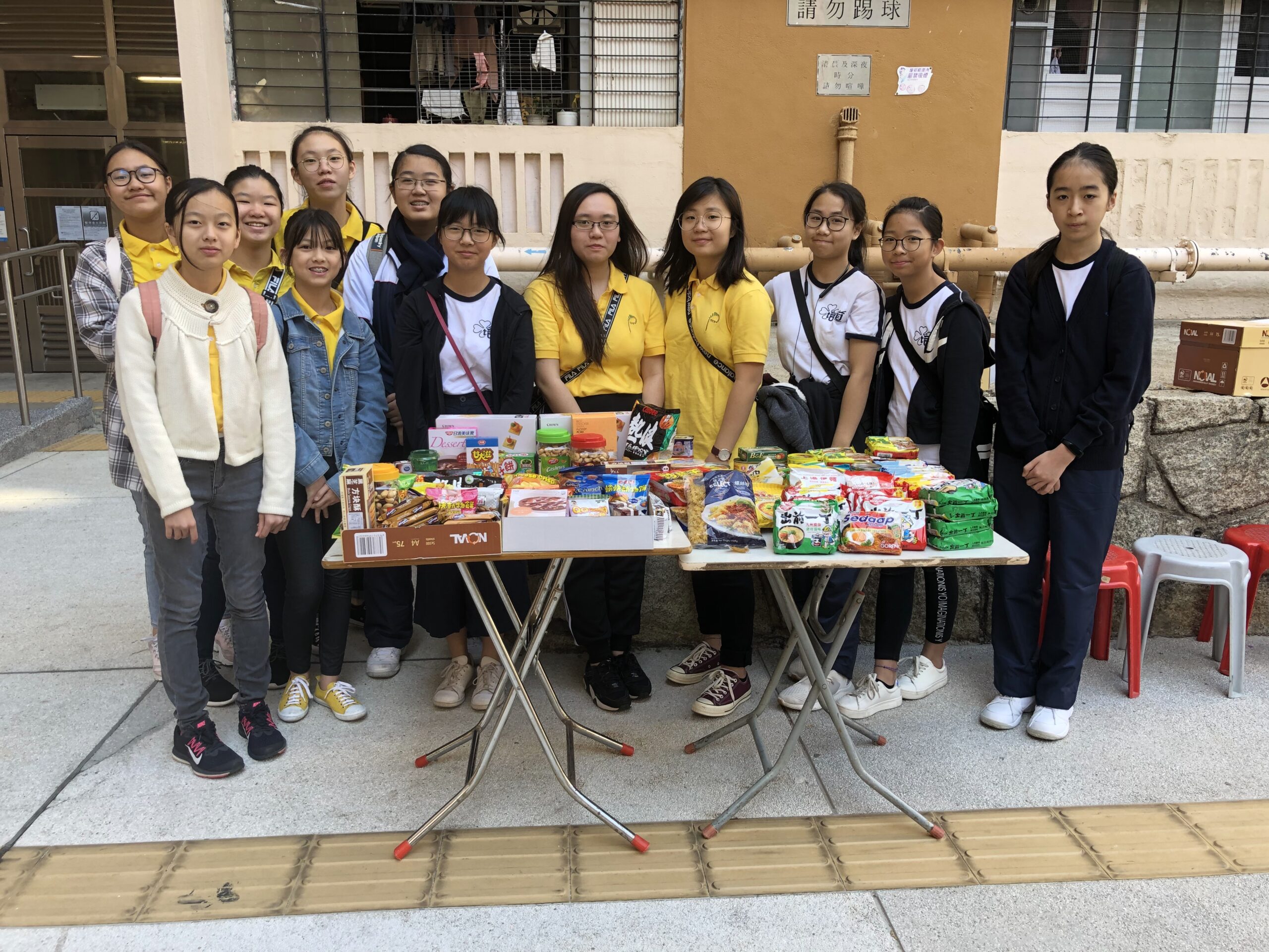 Students help distributing food collected to those in need