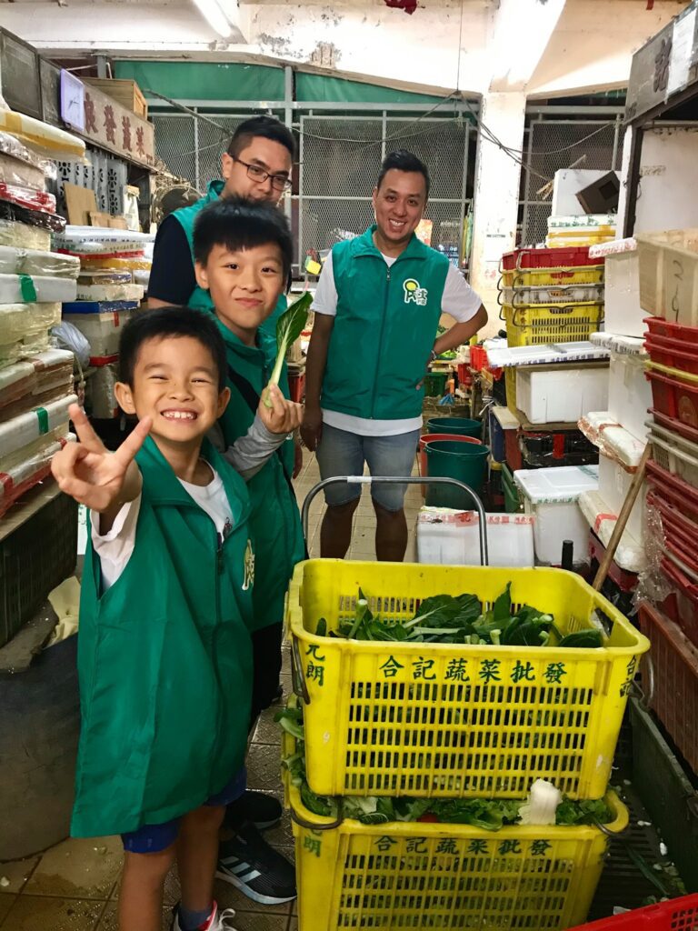 Parents and children go to the market to experience surplus food collection